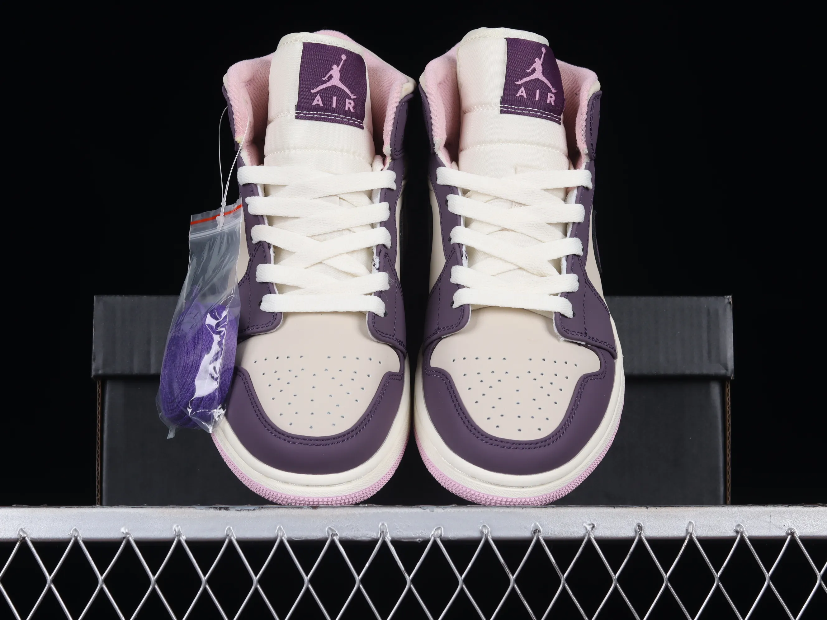 All Categories Air Jordan Jordan Series Basketball Shoes Air Jordan 1 Mid Air Jordan 1 Mid GS "Pro Purple" AJ1 Joe 1 White Purple Pink China Basketball Shoes 555112-500